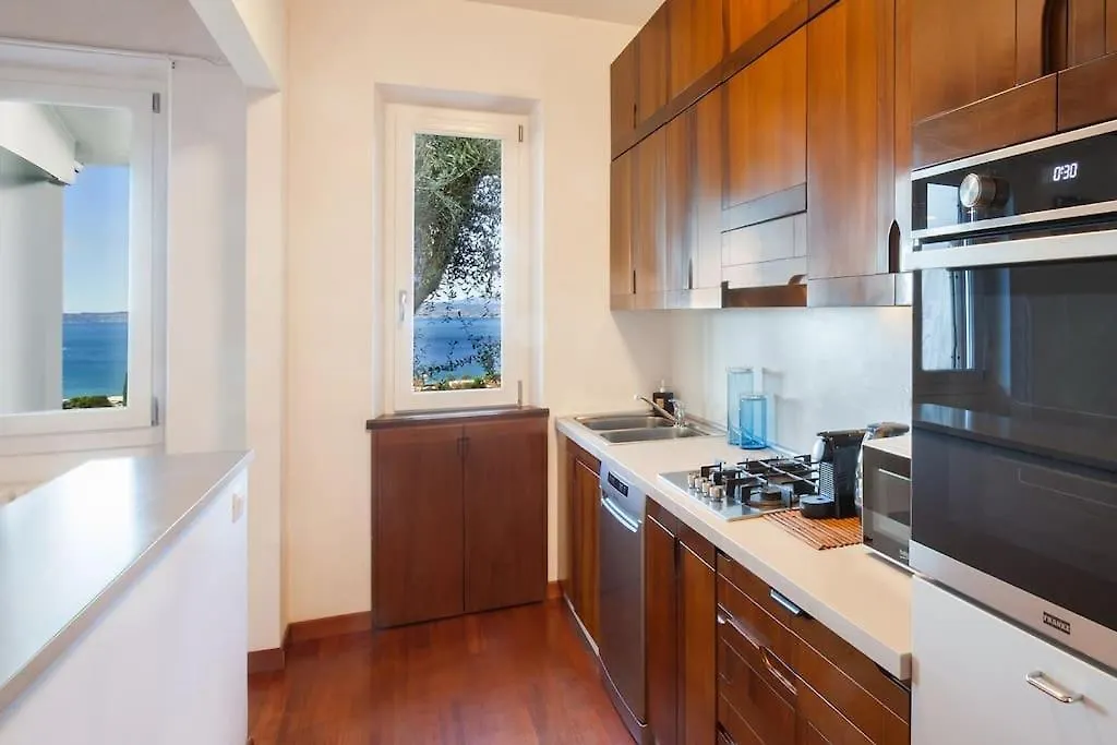 Villa Golden Suite - Bardolino Verona 0*,  Italy